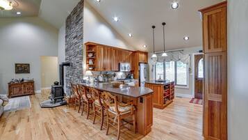 House (3 Bedrooms) | Interior