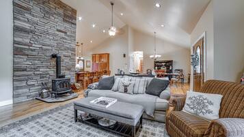 House (3 Bedrooms) | Interior