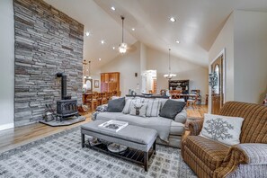 House (3 Bedrooms) | Interior