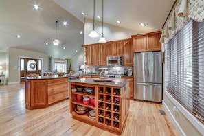 Interior - 2 Mi to Elk Mountain: Secluded Union Dale Home! (Union Dale)