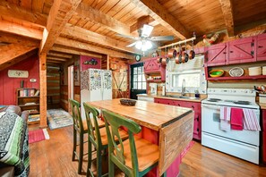 House (4 Bedrooms) | Interior - Mammoth Cave Cabin w/ Fire Pit - 3 Mi to Lake! (Mammoth Cave)