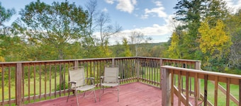 Charming Putney Home: Porch, Grill & Hiking Trails