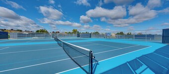 Luxury 'prairie Retreat': 5 Min From Madison!