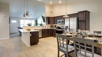 House (3 Bedrooms) | Private kitchen | Microwave, oven, stovetop, dishwasher