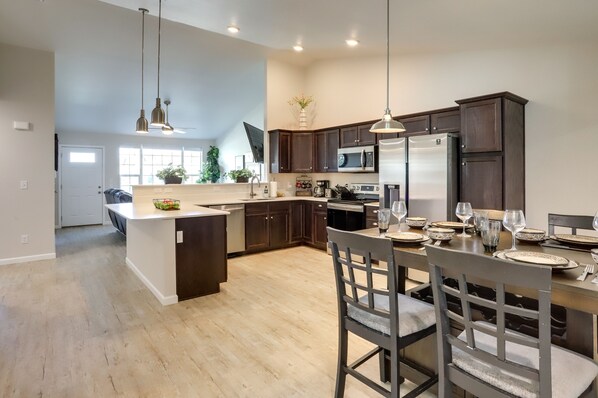 Casa (3 Bedrooms) | Cocina privada | Microondas, horno, parrilla de estufa y lavavajillas