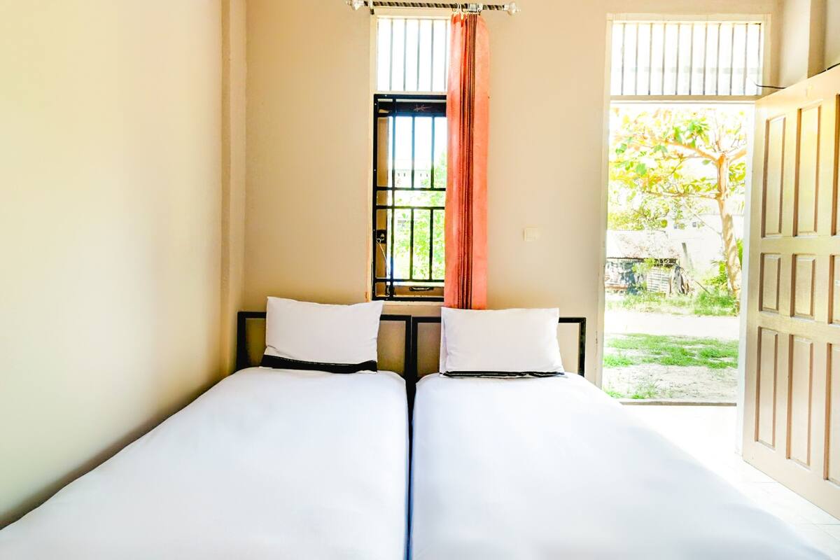 Desk, laptop workspace, free WiFi, bed sheets