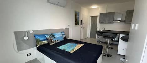 1 bedroom, bed sheets