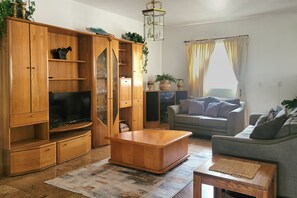 TV, fireplace, DVD player, books - Upstairs retreat with a fireplace, two living rooms, jetted tub, games, & grill (Pagosa Springs)