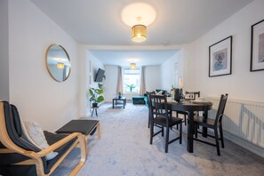Basic House | Living area - Silver Street by Tŷ SA (Merthyr Tydfil)