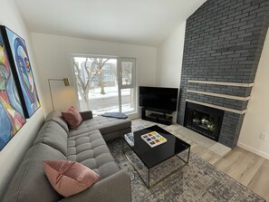 Smart-TV, Kamin, Videospiele