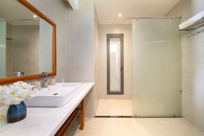 Designer toiletries, hair dryer, bathrobes, slippers - Palm Boutique Village - STAY 24H (Da Nang)