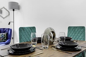 Basic Apartment, Multiple Beds | Dining - Beautiful 3 Bed Abode in Hanwell (London)