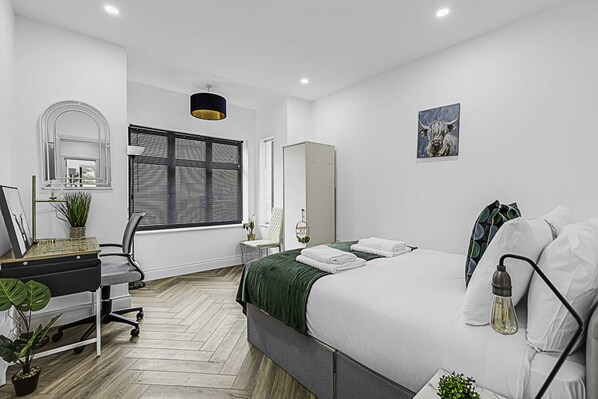 Basic Apartment, Multiple Beds | 3 bedrooms, desk, laptop workspace, iron/ironing board - Beautiful 3 Bed Abode in Hanwell (London)