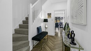 Unclassified image, 2 of 25, button - Beautiful 3 Bed Abode in Hanwell (London)