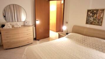 1 Schlafzimmer, Bügeleisen/Bügelbrett, Reisekinderbett, kostenloses WLAN