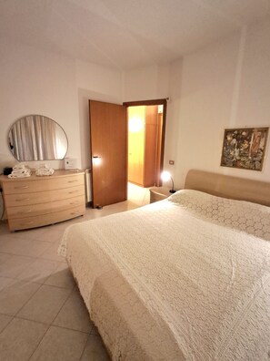 1 chambre, fer et planche à repasser, lit parapluie, Wi-Fi gratuit
