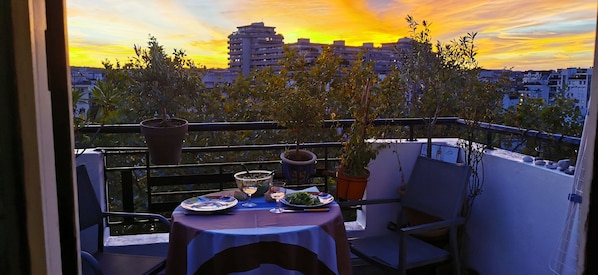 屋外ダイニングエリア