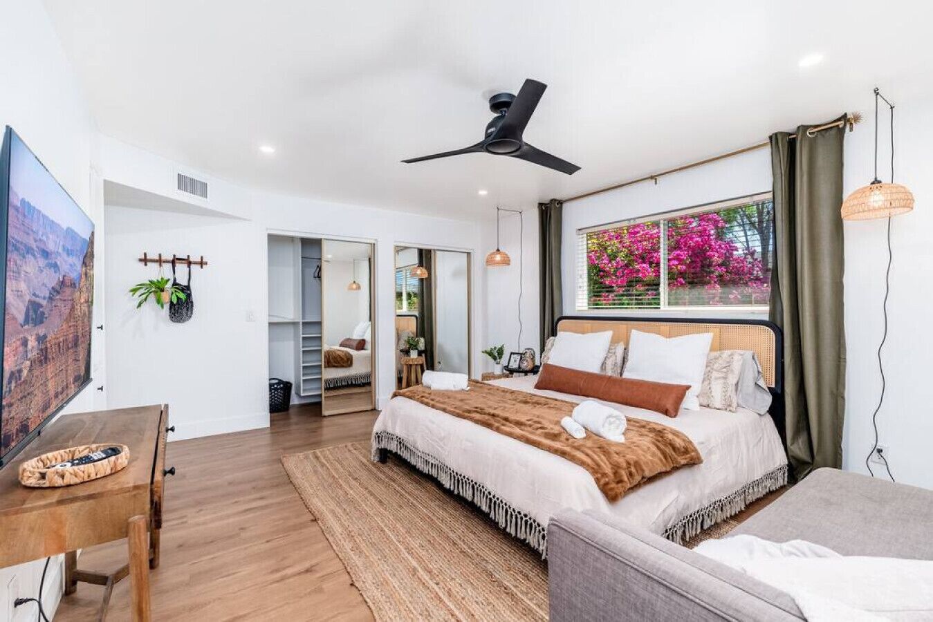 4 bedrooms, desk, iron/ironing board, free WiFi