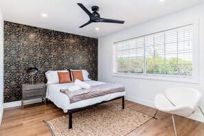 4 Schlafzimmer, Schreibtisch, Bügeleisen/Bügelbrett, kostenloses WLAN