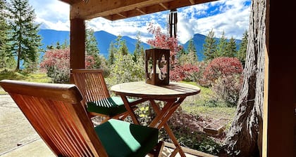 *EAGLES NEST* Luxury Mountain Chalet Retreat- HOT TUB * POOL TABLE * SPA BATH