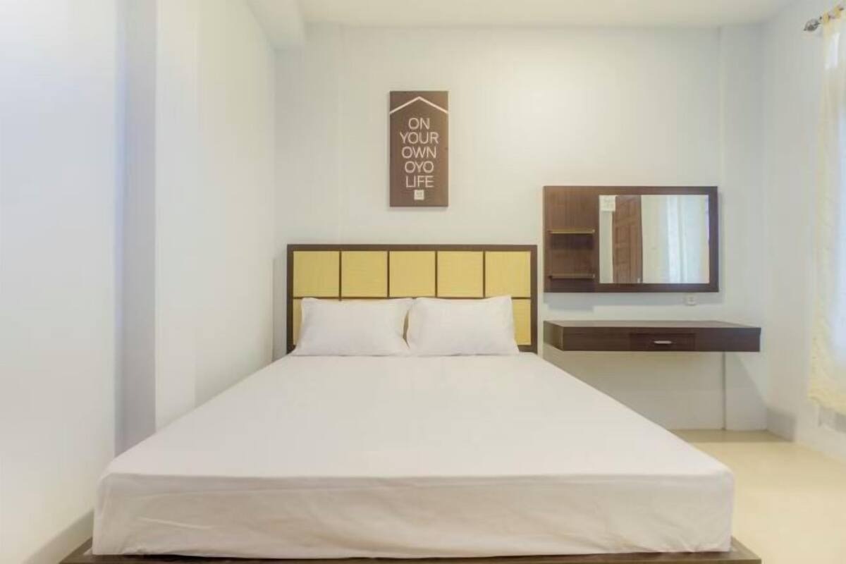 Desk, laptop workspace, free WiFi, bed sheets
