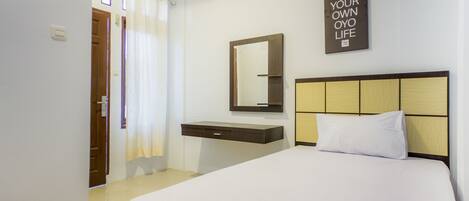 Desk, laptop workspace, free WiFi, bed sheets