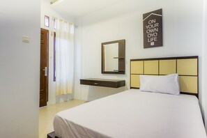 Bureau, espace de travail pour ordinateur portable, Wi-Fi gratuit