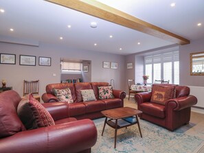 Cottage | Living area | Fireplace - 19 Lion Street (Hereford)