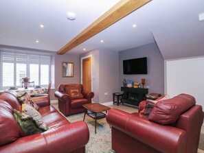 Cottage | Living area | Fireplace - 19 Lion Street (Hereford)