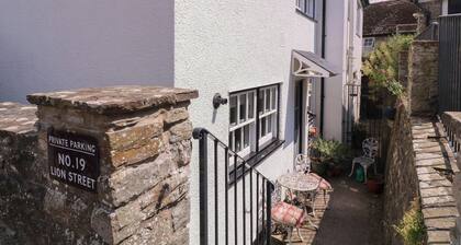 19 Lion Street