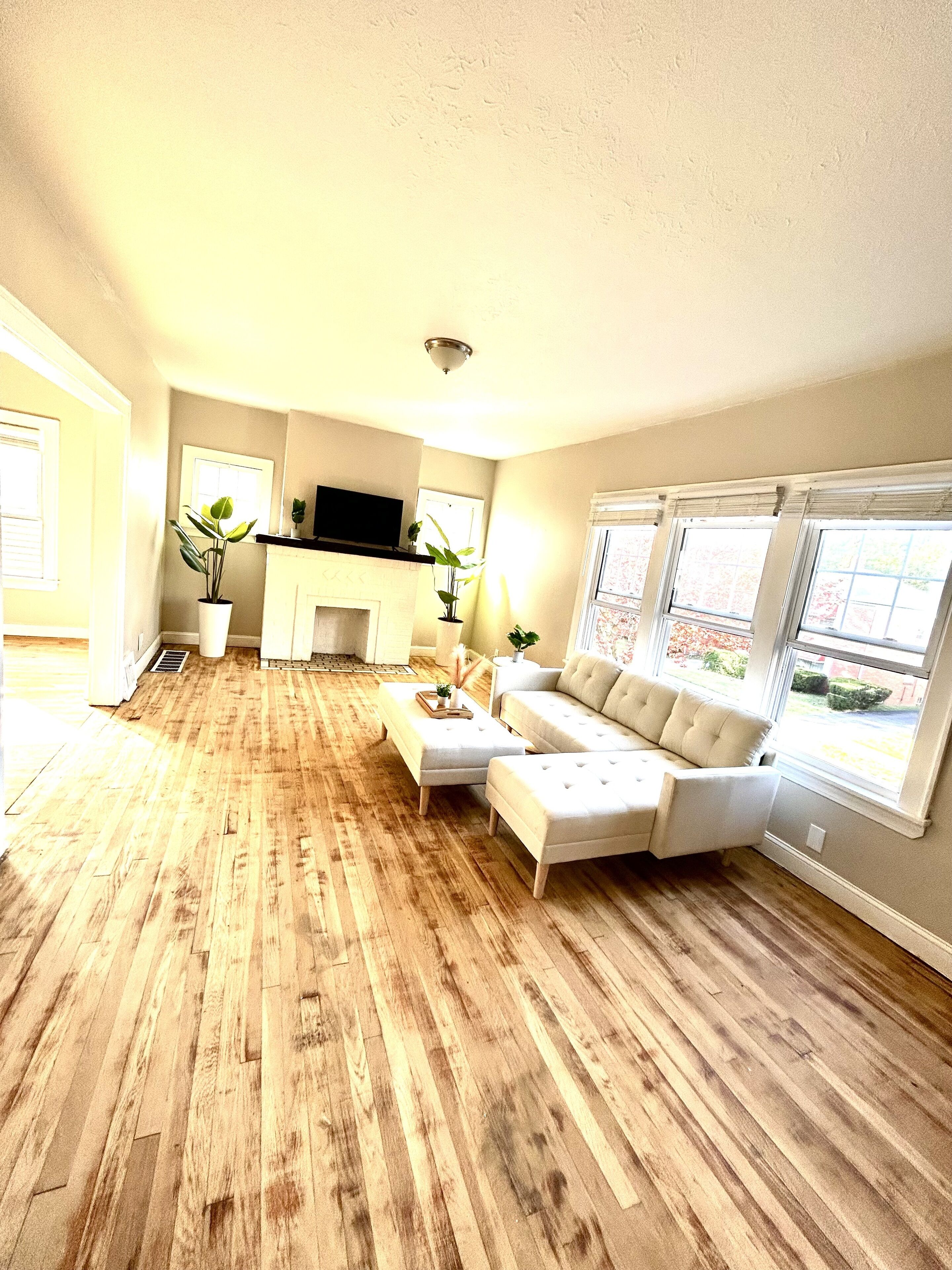 Perfect Mid Term Stay near Univ Circle, Hospitals, Progressive & Brown stadium 