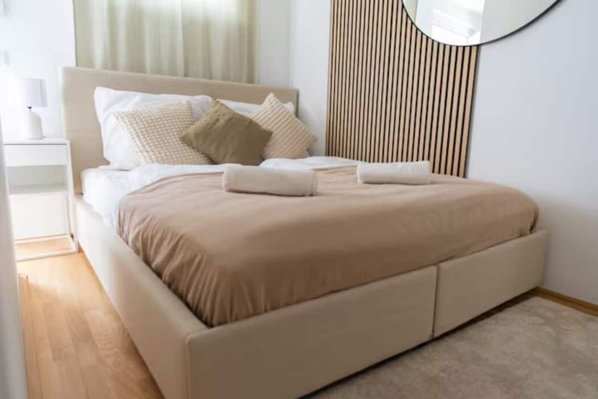 Apartment | 2 bedrooms, individually decorated, individually furnished, desk