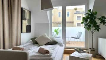 Apartment | 2 bedrooms, individually decorated, individually furnished, desk