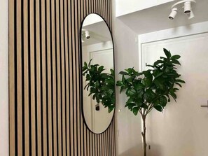 Apartment | Dihias secara berasingan, dilengkapkan perabot secara berasingan, meja 