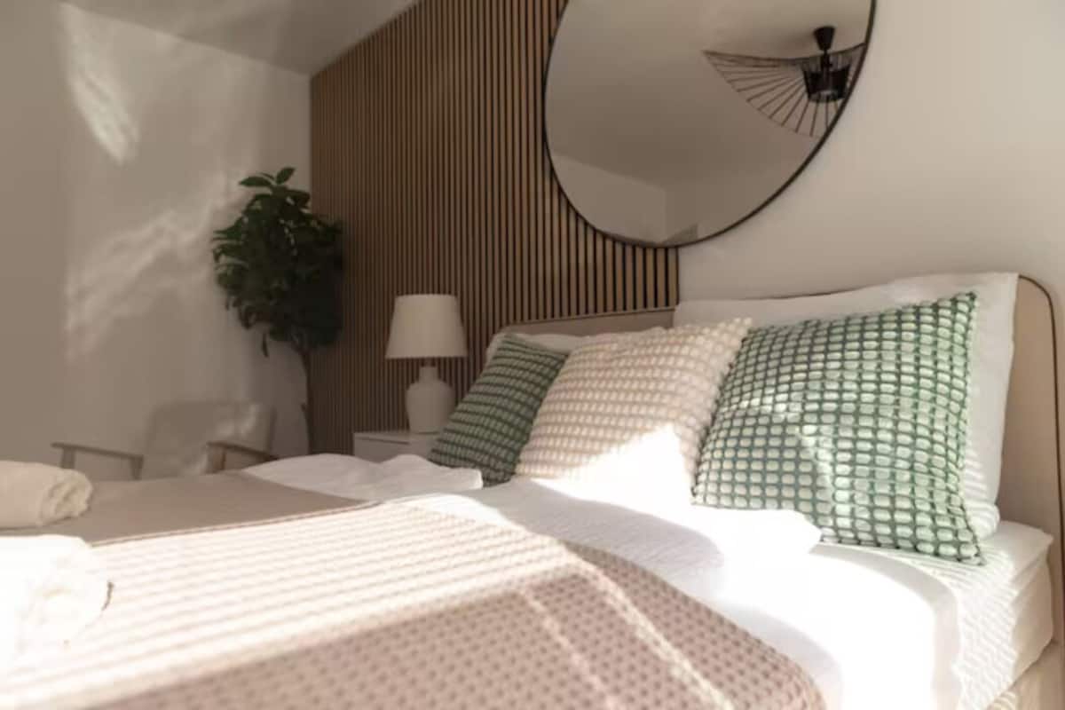 Apartment | 2 bedrooms, individually decorated, individually furnished, desk