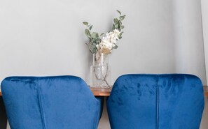Leilighet | Individuelt dekorert, individuelt innredet og skrivebord