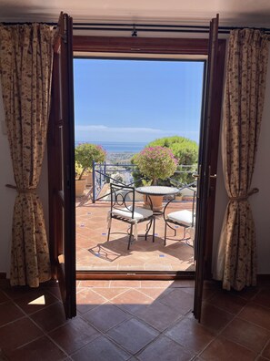Deluxe Double Room, Sea View - Boutique Hotel Maravilla (Benahavis)