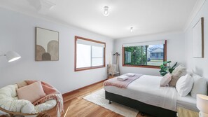 3 chambres, fer et planche à repasser, lit de bébé portatif, Wi-Fi