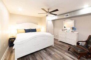 4 bedrooms, iron/ironing board, WiFi, bed sheets