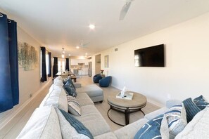 TV - Blaizy Sunkissed | Golf Cart | Pet-Friend (Bay Saint Louis)