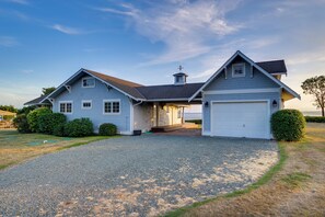 Exterior - Serene Island Retreat w/ Beach Access & Mtn Views! (Freeland)