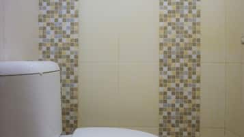 Standard Double Room | Bathroom | Shower, towels