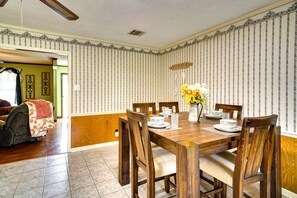 Dining - Patio & Grill! Charming 'Lake Charles Landing Pad' (Lake Charles)