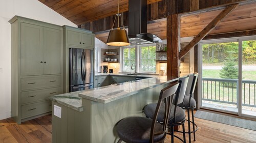 Charming Sugarbush Farmhouse Condo with Hot Tub Oasis