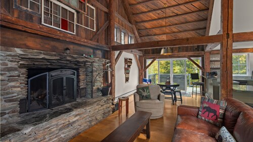 Relax and Recharge: Farmhouse Condo with Hot Tub in Sugarbush Paradise