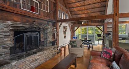 Relax and Recharge: Farmhouse Condo with Hot Tub in Sugarbush Paradise