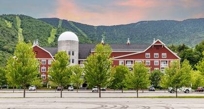 Relax and Recharge: Farmhouse Condo with Hot Tub in Sugarbush Paradise