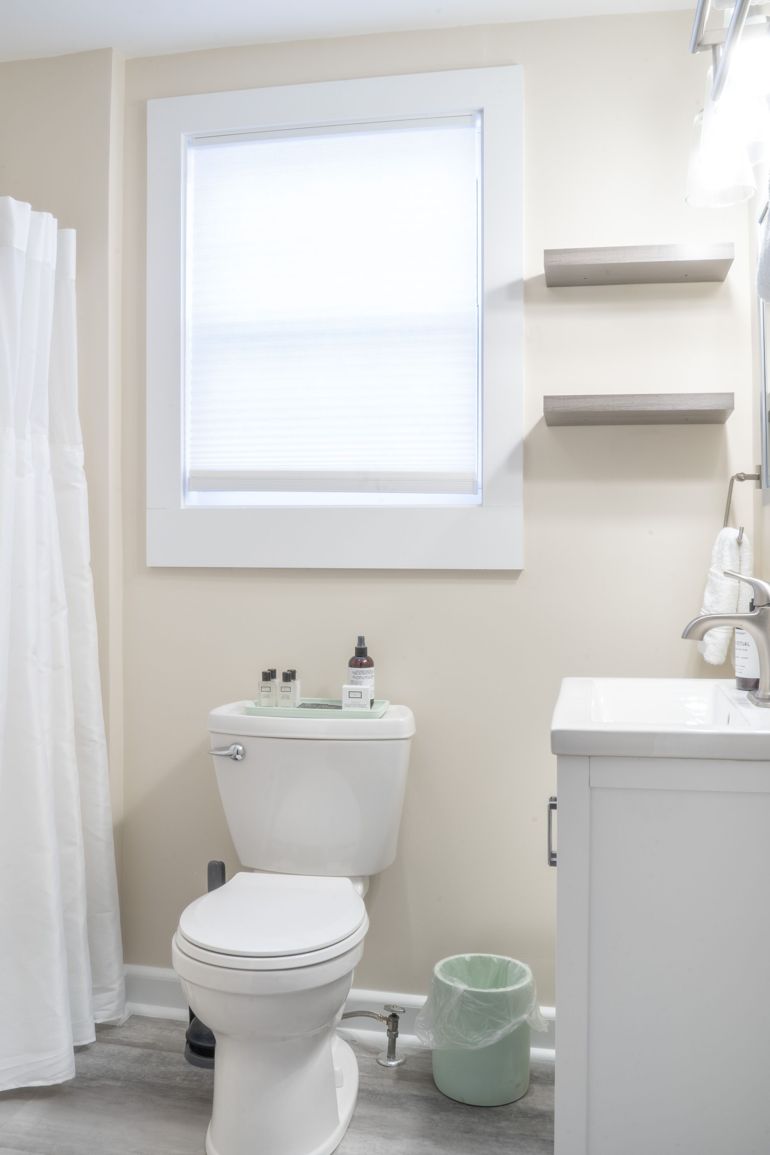 Queen w/ Kitchen & Separate Bedroom | Bathroom | Shower, designer toiletries, hair dryer, towels