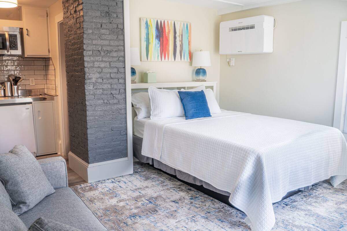 Queen Suite w/ Kitchen | Premium bedding, blackout drapes, iron/ironing board
