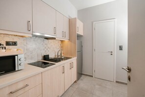 Luksusstudio | Safe på rommet, blendingsgardiner og strykejern/-brett